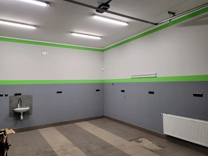 stanowisko robocze w warsztacie samochodowym w Międzyrzeczu przygotowane do napraw mechanicznych
